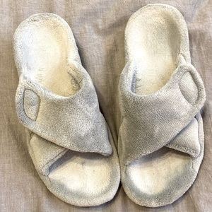 Vionic house shoes/slippers adjustable, grey, size 9